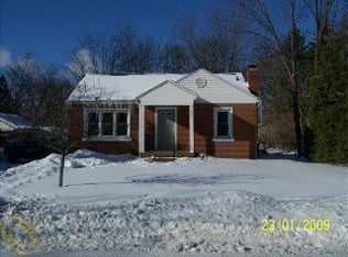 2475 Pauline Dr, Waterford, MI 48329