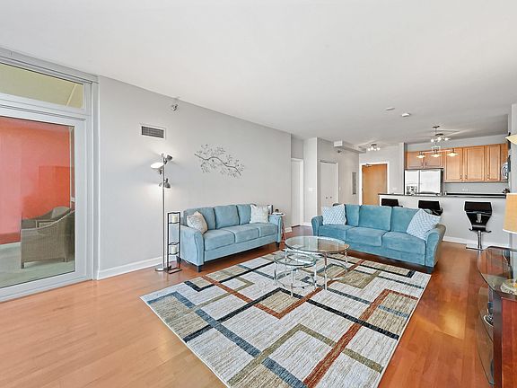 4th image of 1841 S Calumet Ave Unit 702
