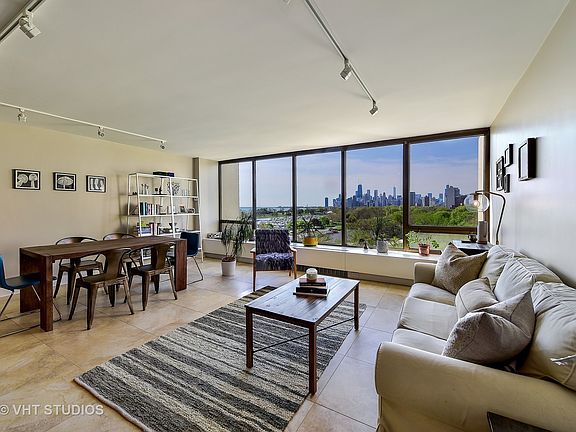 3rd image of 2800 N Lake Shore Dr APT 906