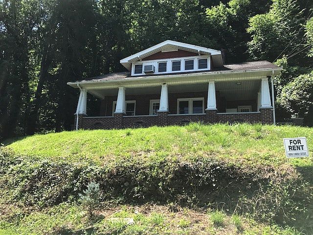 4 Bedroom, 1 1/2 Bath Home