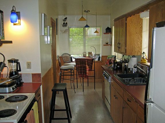 5th image of 704 S 22nd Ave