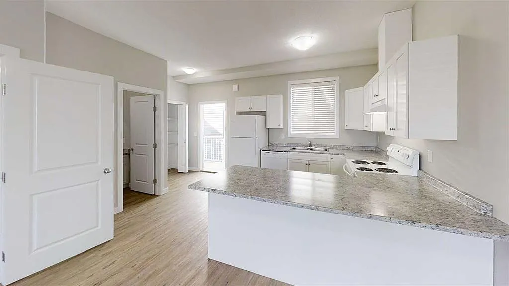 3 bed, 2.5 bath, 1175 sqft, $1,700 — Photo 3