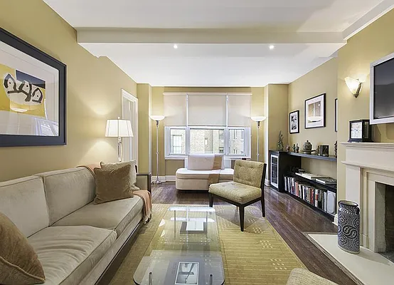 Sold by Warburg | media 8