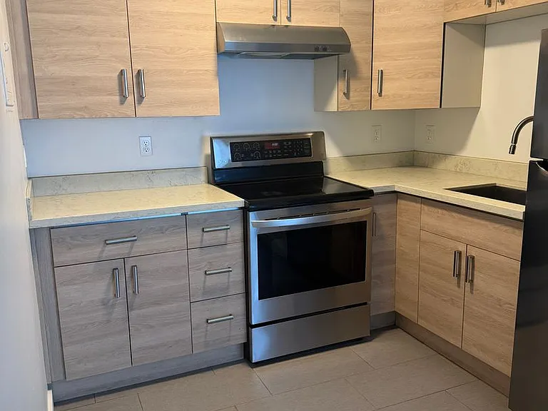 3615 & 3621 Town Home Apartments — Photo 5