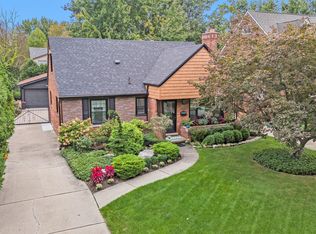 764 Washington Rd, Grosse Pointe, MI 48230