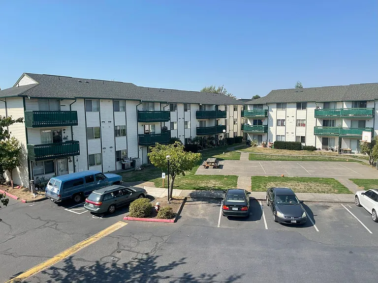 Baker Vista Apartments — Photo 3