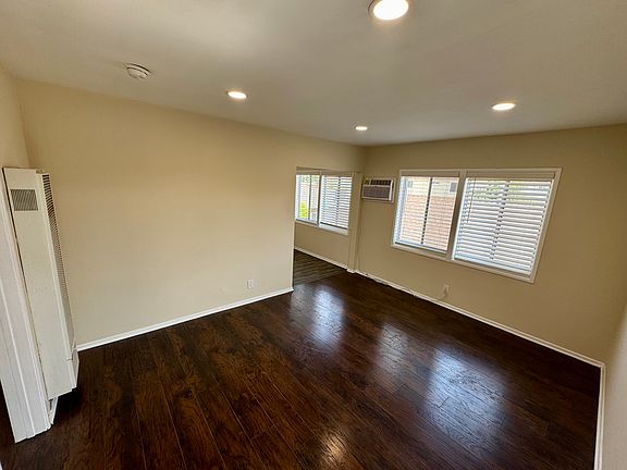 3rd image of 1128 Irving Ave #D