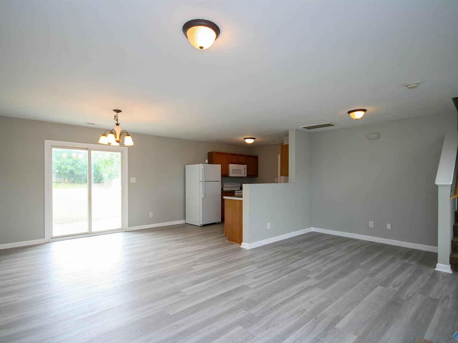 3 bed, 2.0 bath, 1500 sqft, $1,500 — Photo 3