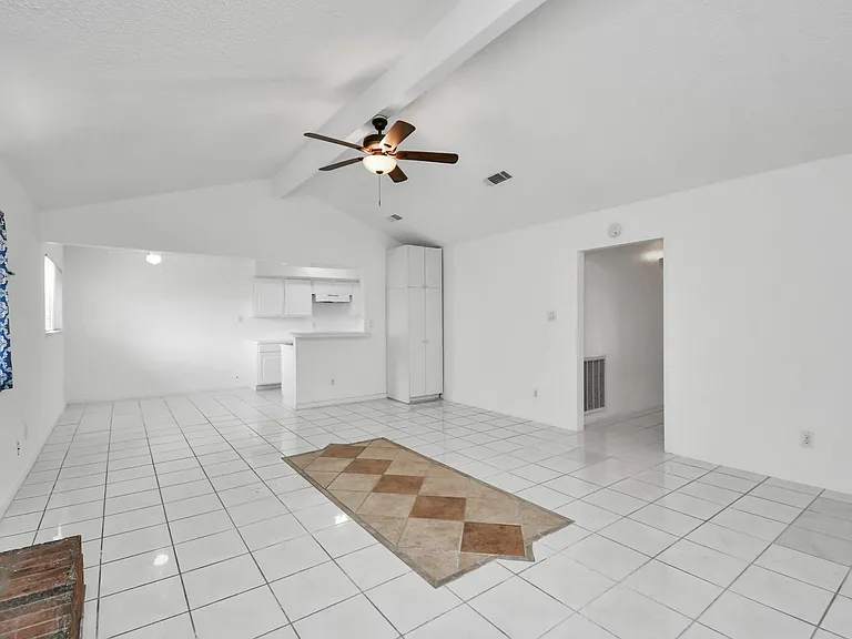 530 Westshire Dr — Photo 24