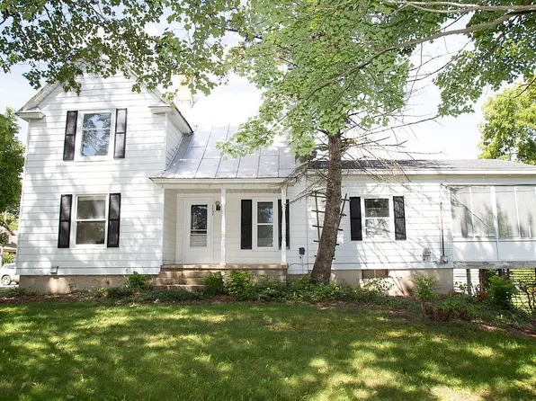 1197 144th Ave, Moline, MI 49335