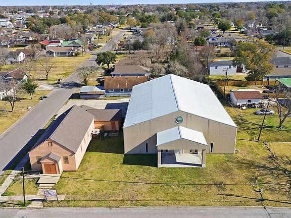 2nd image of 1444 2nd Ave