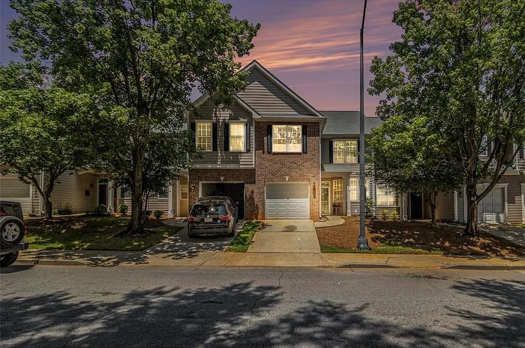 3 bed, 2.5 bath, 1220 sqft, $3,100 — Photo 2