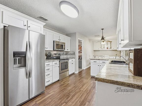 3rd image of 1602 Christine Rd