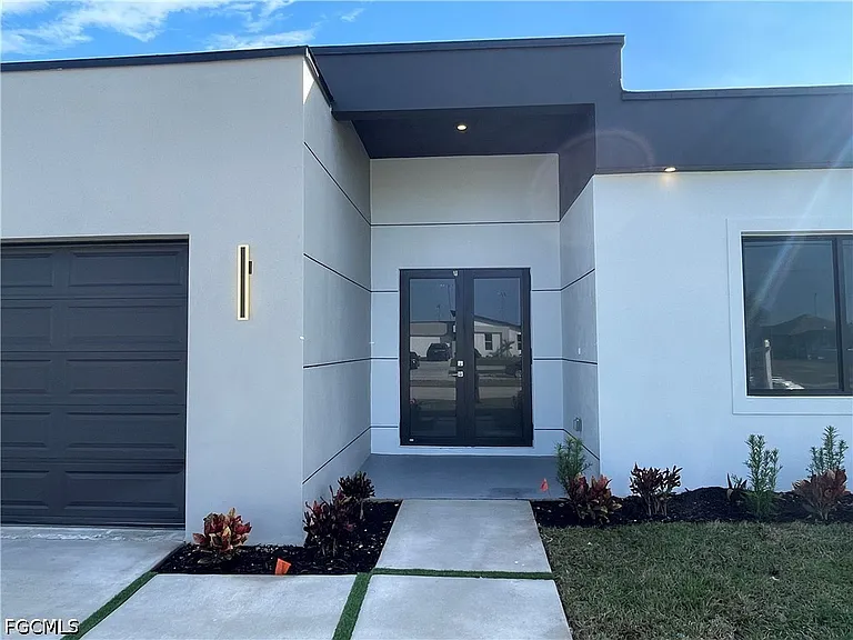 1021 Chiquita Blvd S — Photo 2