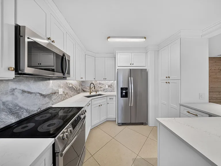 2319 Tamarind Dr — Photo 4