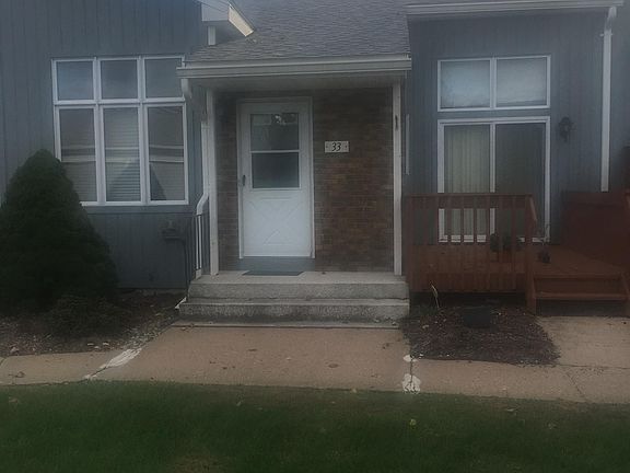 2nd image of 106 Ivy Ln #106