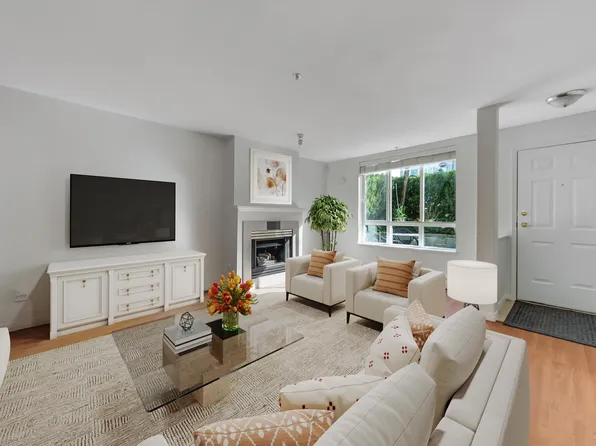 6588 Southoaks Cres #127, Burnaby, BC V5E 4K1