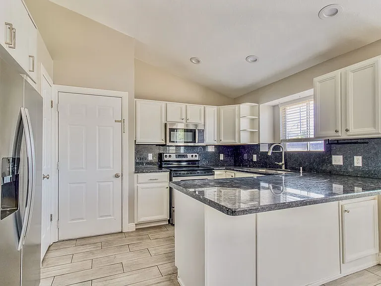 8492 S Merrick Ct — Photo 9