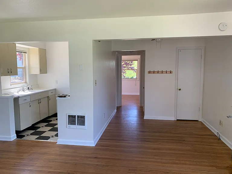 5104 Franklin Court Apartments — Photo 6