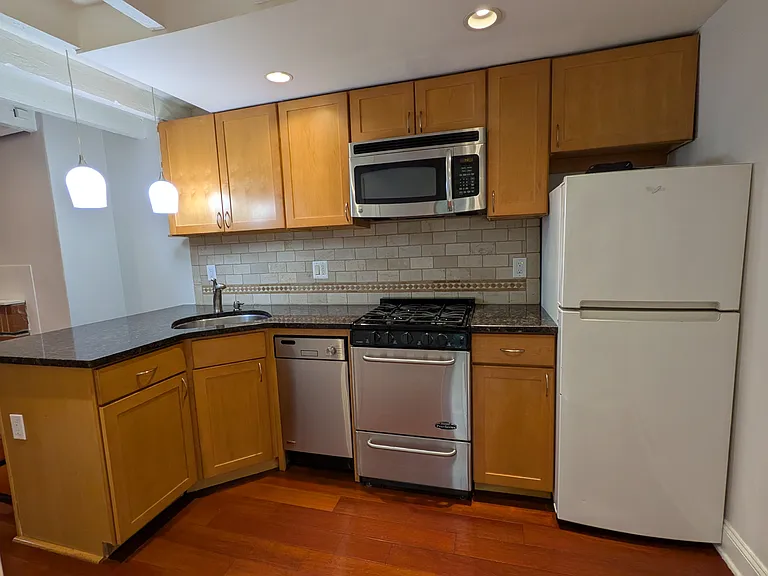 1021 Clinton St #5 — Photo 23