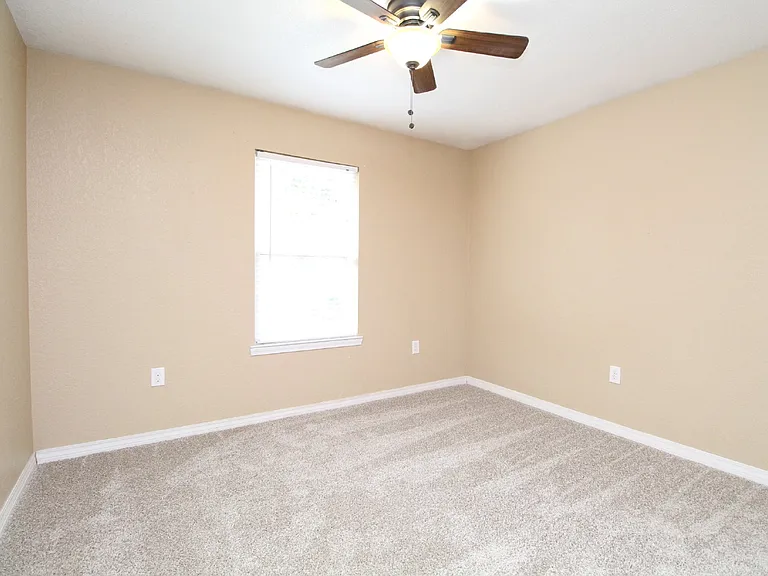 416 Bremen Ave — Photo 14