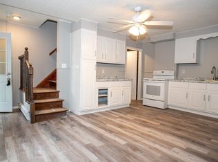 9 Cedar St, Barre, MA 01005