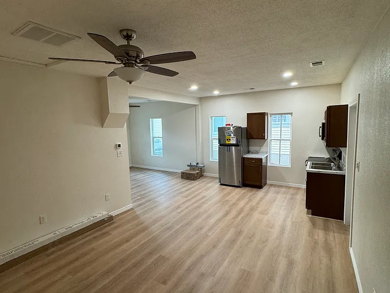 318 Clayton St — Photo 6