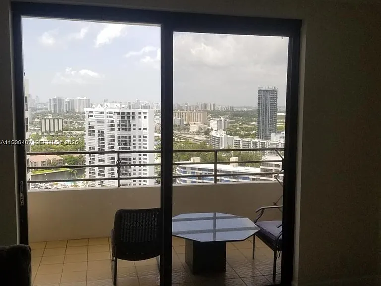 2500 Parkview Dr #2517 — Photo 3