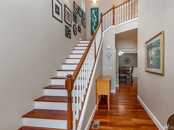 3rd image of 869 NW Scenic Vista St