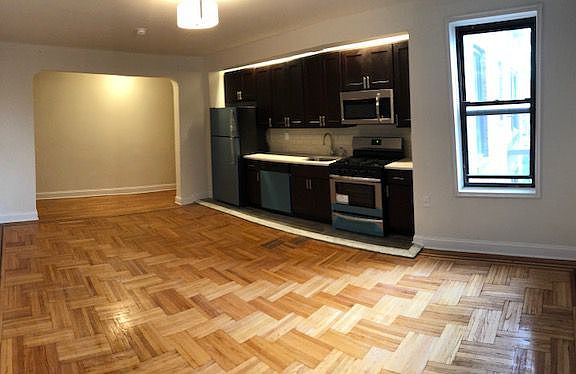 2nd image of 170 Hawthorne St APT 4D