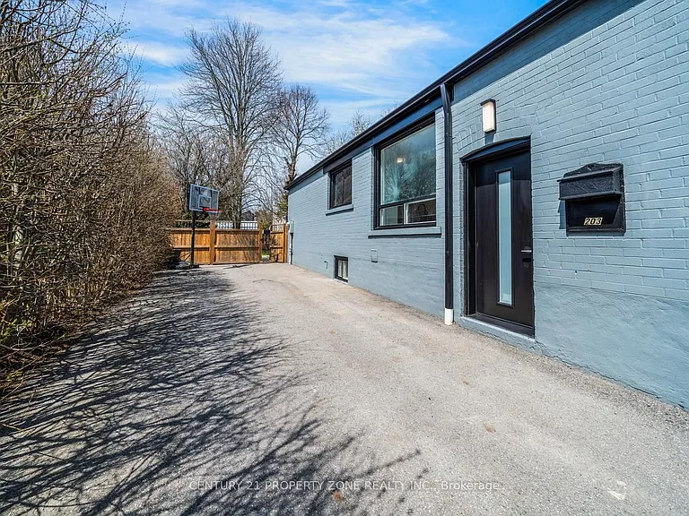 203 Toynbee Trl — Photo 47