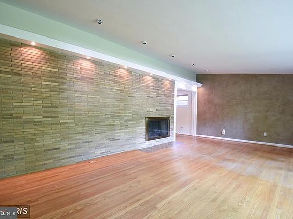 3rd image of 3424 Farm Hill Dr