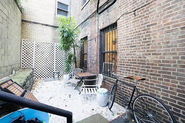 Rented by City Connections Realty | media 26