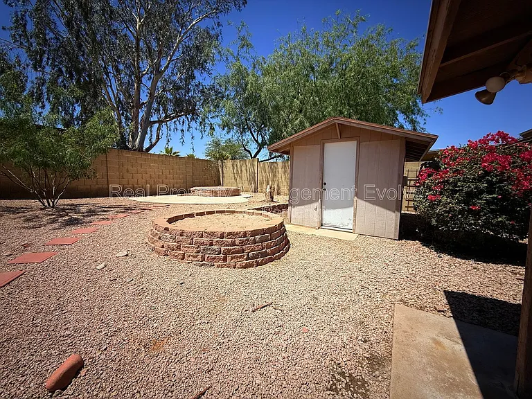 2401 W Fremont Dr — Photo 24