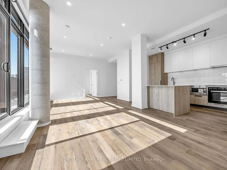 759 Queen St E #Penthouse 1 — Photo 8