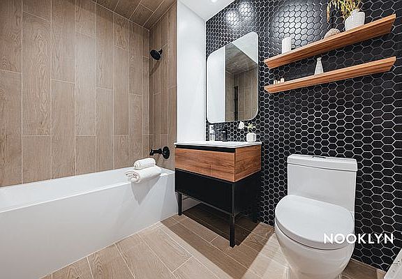 4th image of 250 Gold St #513