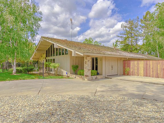 2nd image of 44614 Country Club Dr