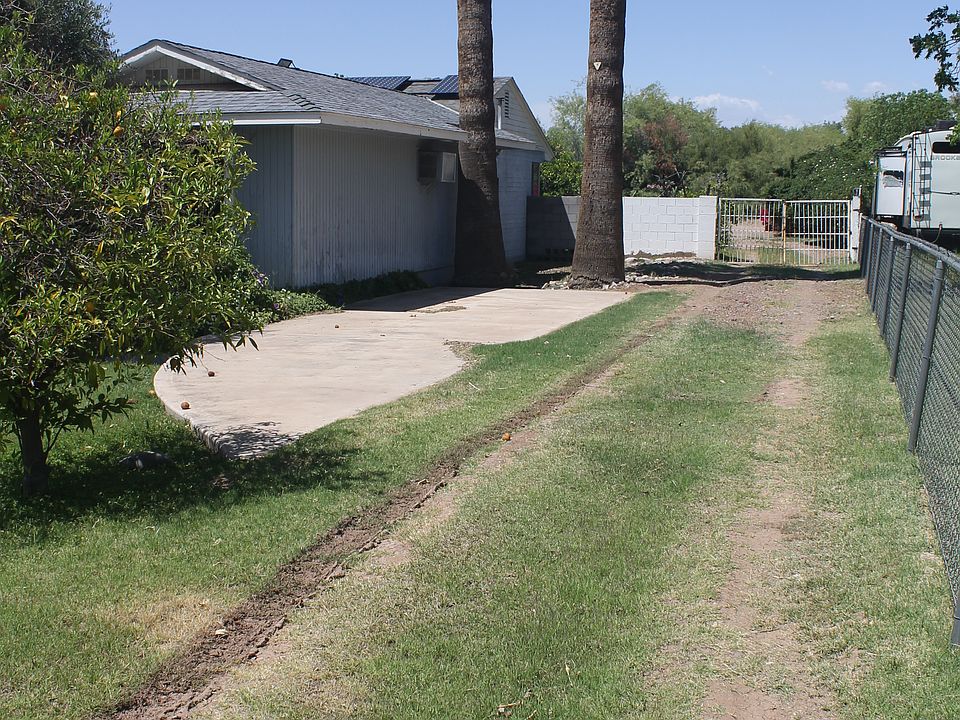 Private driveway and Apt. parking pad