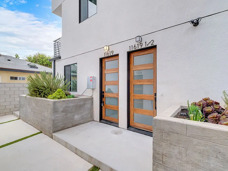 11619 Ayres Ave — Photo 27