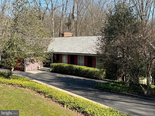 2930 N Sugan Rd, Solebury, PA 18963