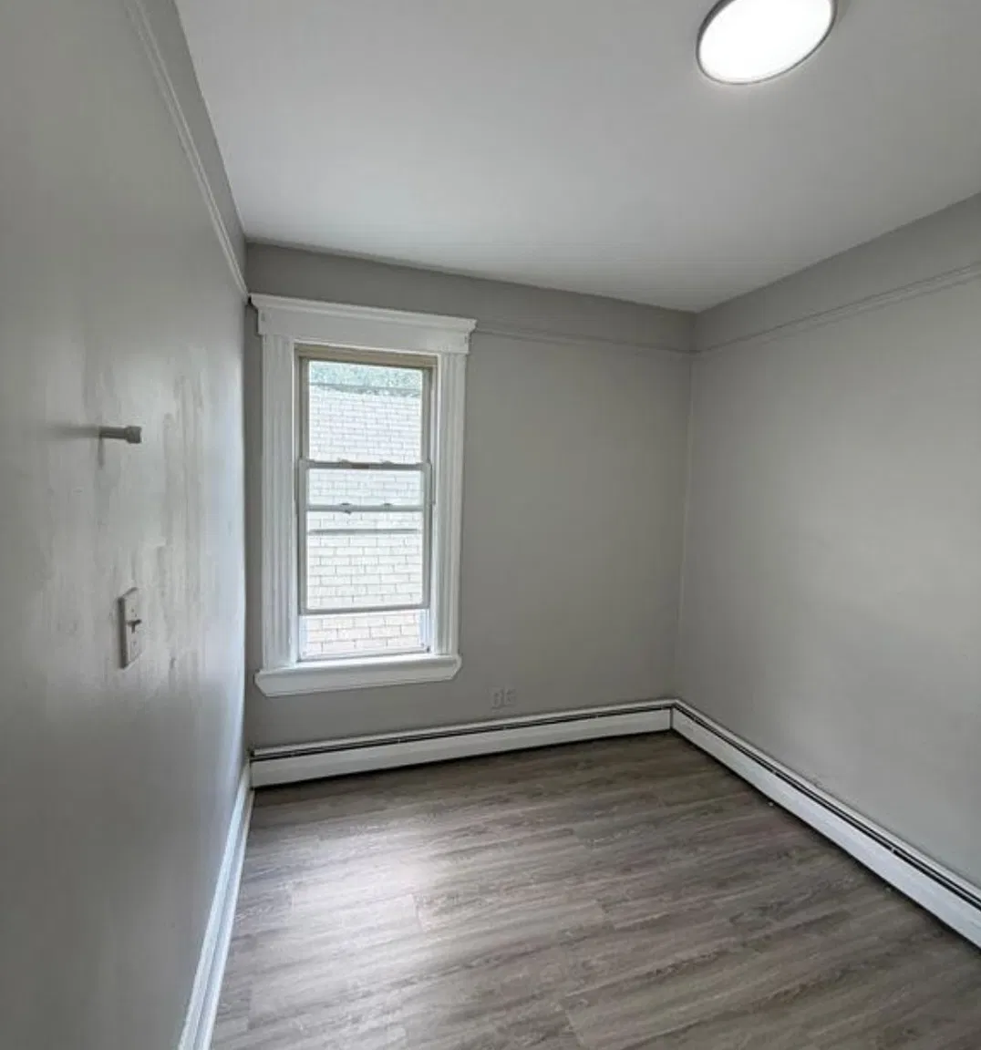 3 bed, $2,200 — Photo 2