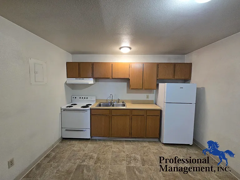 305 S 12th St W #F — Photo 4