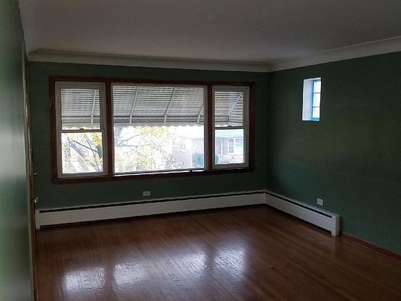 2nd image of 5748 W Montrose Ave APT 2