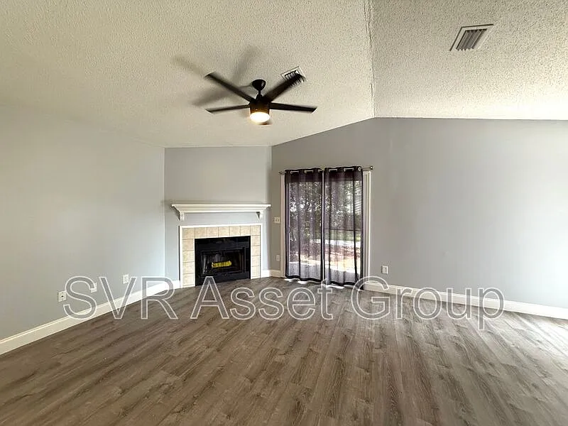 2 bed, 2.0 bath, 1050 sqft, $1,799 — Photo 4