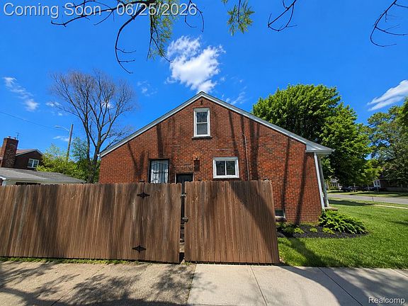 3rd image of 20005 Regent Dr