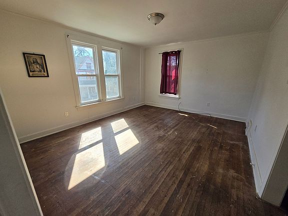 2nd image of 616 W 4th St #2