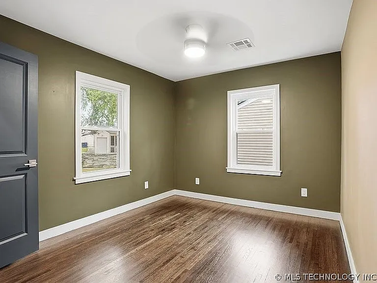 4958 S Detroit Ave — Photo 12