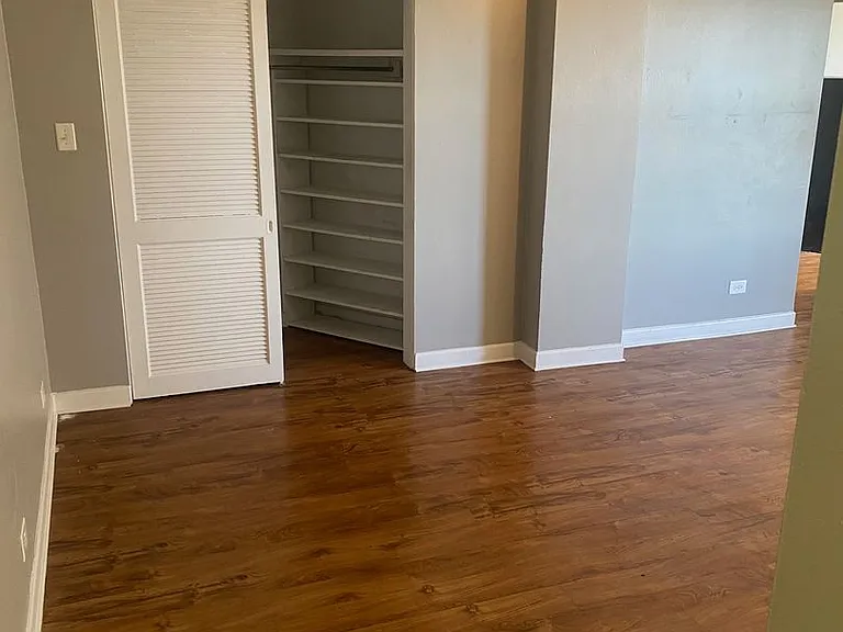 Stunning Large One Bedroom, Lake View, Elevator Building — Photo 32