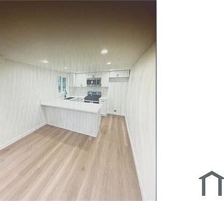 3rd image of 1114 Gladys Ave