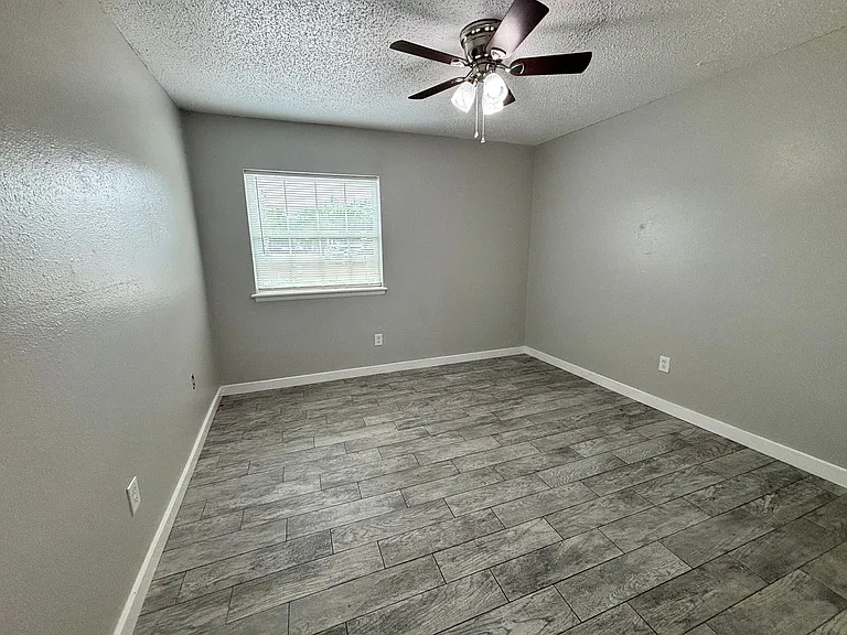 320 E Edwards St #12 — Photo 8